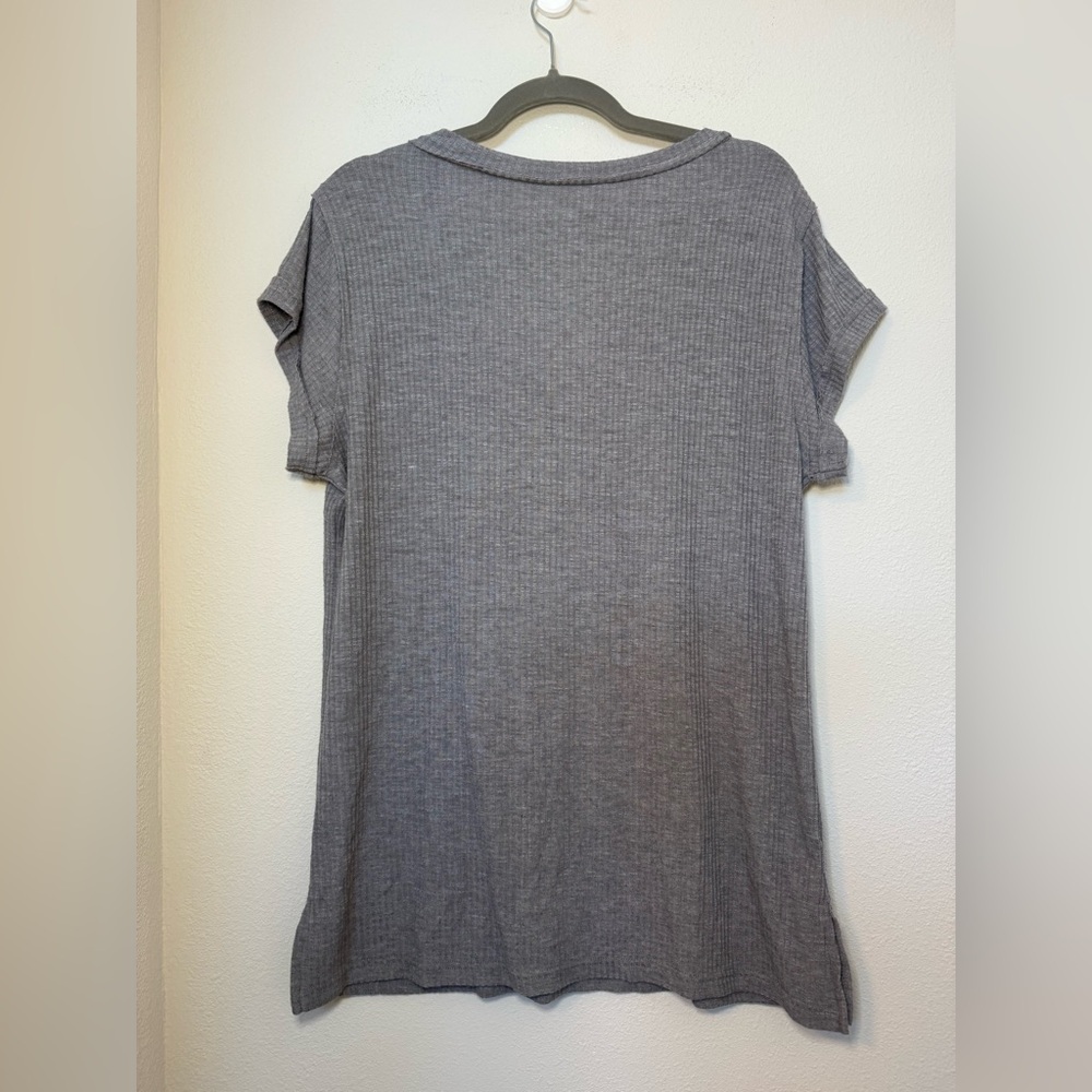 POL Ribbed Jersey Knit V-Neck Top - Picture 6 of 6